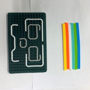 แผ่นกิจกรรมสัมผัสซิลิโคนสีสันสดใสสองด้าน รูปทรงสี่เหลี่ยม สำหรับเด็กผู้ชายและเด็กผู้หญิง ช่วยผ่อนคลาย บรรเทาความเครียด เหมาะสำหรับเด็กอายุ 2 ถึง 4 และ 5 7 ปี - Product Image 5