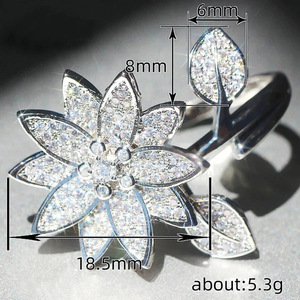 Elegante Anello Regolabile con Foglie Floreali e Zirconi, Design Minimalista Aperto, Gioiello da Donna alla Moda per Uso Quotidiano, Regalo Chic - Product Image 3