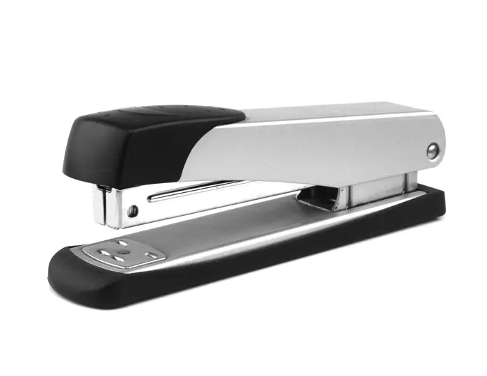 Diskon besar-besaran pabrik stapler manual model desktop berukuran sedang gaya dasar logo kustom stapler logam berkualitas tinggi