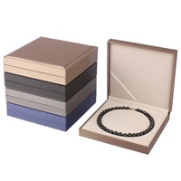Boîte à bijoux carrée haut de gamme en flanelle, emballage cadeau en plastique pour colliers de perles et boucles d'oreilles, idéale pour les marques de bijoux et les magasins - Grande vente !