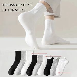 Chaussettes jetables noires blanches grises pour hommes et femmes Chaussettes d'équipage pour affaires et loisirs Chaussettes de sport en coton à tube moyen Vente en gros transfrontalière - Product Image 1