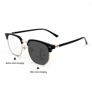 <span class=keywords><strong>Occhiali</strong></span> Fotocromatici Anti Luce Blu con <span class=keywords><strong>Lenti</strong></span> Progressive Multifocali da Lettura <span class=keywords><strong>per</strong></span> Uomo <span class=keywords><strong>Occhiali</strong></span> Ingrandenti - Product Image 4