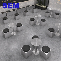 Ensemble table et chaises en acier inoxydable de style industriel SEM pour café, banquette de salon pour pâtisserie, longue banquette, ensemble table basse ronde