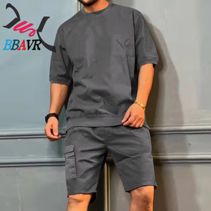 ชุดเซ็ตเสื้อยืดคอกลมแขนสั้นกางเกงขาสั้นลำลองสำหรับผู้ชาย สีพื้น ระบายอากาศได้ดี ขายส่ง ชุดสองชิ้นทรงหลวม - Product Image 2