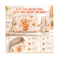Pochette cosmétique Teddy Island à imprimé ours et motif marguerite avec dragonne, fermeture éclair et poches organisées pour femme