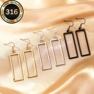 Boucles d'oreilles rectangulaires en acier inoxydable, personnalisées, audacieuses et transfrontalières, longues et avec crochets, pour le charme féminin - Product Image 1