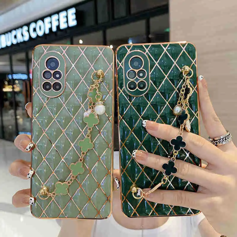 Bracelets Four Leaf Clover Chain Pure Color Lambskin Phone Case For Huawei Samsung Vivo Oppo