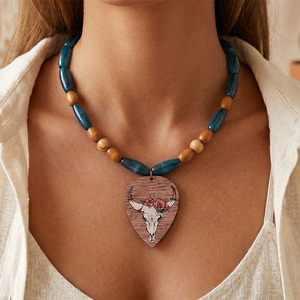 Collar de cuentas de madera de estilo occidental con colgante de madera con estampado floral de calavera de toro, adorno de cuello vintage para mujer estilo vaquera - Product Image 6