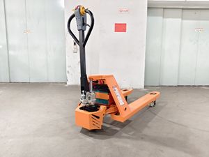 รถยกพาเลทไฟฟ้ากึ่ง2Ton 2000กก. มอเตอร์ไฟฟ้ากระแสตรงลิฟต์ยก5ตันรับน้ำหนักได้สำหรับร้านอาหารปลีก - Product Image 6