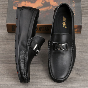 Mocassins en cuir véritable pour hommes, bout rond, à enfiler, semelle souple en caoutchouc, décor à boucle, chaussures décontractées toutes saisons - Product Image 2