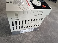 Variateur de fréquence triphasé mini VFD SV004iG5A-4 0,4 kW pour le contrôle de vitesse des petits moteurs AC