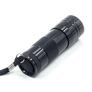 कारखाने की प्रत्यक्ष बिक्री हस्तनिर्मित उव के नेतृत्व वाली फ्लैशलाइट एल्यूमीनियम बॉडी ब्लैक लाइट आईपी 44 पालतू मूत्र का पता लगाने के लिए किया गया - Product Image 3