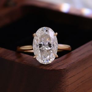 Anillo de Diamante Moissan Ovalado de 4 Quilates DEF/VVS en Oro Amarillo de 18K, Personalizable, Regalo de Aniversario, Joyería Fina de Boda, Moda de Lujo - Product Image 1