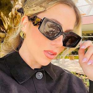 Gafas de Sol Cuadradas de Moda Retro Color Jelly, Gafas de Sol de Ojo de Gato Poligonales para Mujer - Product Image 1