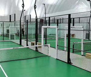 สนามแพเดิลแบบพกพาขนาด 10x20 เมตร มาตรฐานพร้อมประกอบ สนามแพเดิลเทนนิสแบบพาโนรามา สร้างสนามแพเดิล สนามแพเดิลสำหรับขาย - Product Image 1