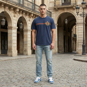 T-Shirt Varsity Retrò da Uomo OEM ODM, Blu Navy con Logo Ricamato, Maglietta Casual in Cotone - Product Image 1