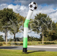 Publicité extérieure, danseur d'air de football aux couleurs du drapeau national