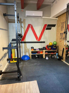 Máquinas de gimnasio al mejor precio Productos de <span class=keywords><strong>fitness</strong></span> Entrenador de gimnasia de peso libre DZ050 Estante de sentadillas montado en la pared Medio estante Uso en el centro de gimnasio - Product Image 2