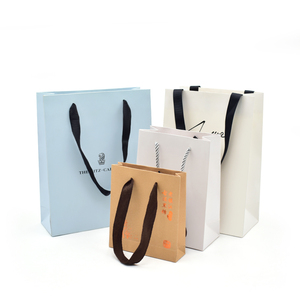 Sacs cadeaux en carton <span class=keywords><strong>kraft</strong></span> rose recyclable de marque pour mariages, anniversaires, célébrations, ajoutant une élégance intemporelle, logo <span class=keywords><strong>personnalisé</strong></span> - Product Image 3