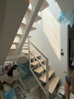 Escalier moderne en métal Prima avec poutre centrale pour applications intérieures résidentielles