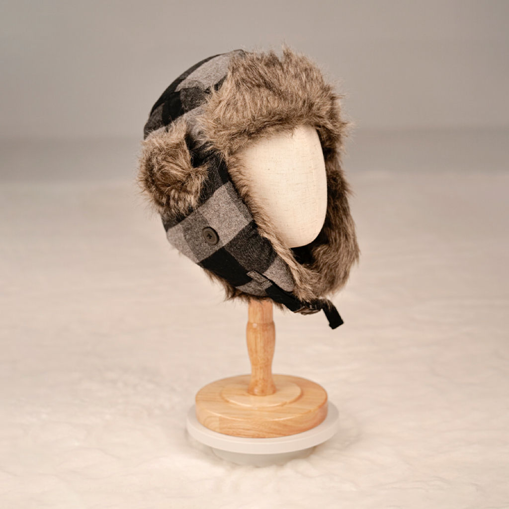 A cuadros gris oscuro