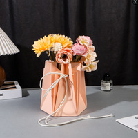 Sac à fleurs, bouquet de plantes vertes, sac cadeau rétractable, sac en carton pliable avec doublure imperméable en plastique à l'intérieur, feuille d'or faite à la main