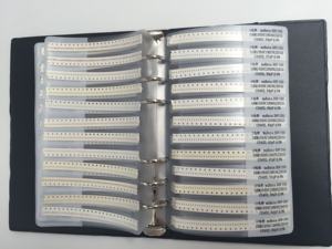Livre d'échantillons de condensateurs 0402 0.5PF-1UF Montage en surface 80 valeurs*50 pièces Livret de résistances à puce SMD Assortiment de dossiers - Product Image 5