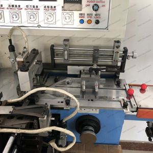Máquina de corte y plegado de Etiquetas tejidas completamente automática Máquina de corte y plegado de etiquetas impresas por ultrasonidos - Product Image 3