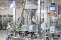 Machine d'emballage automatique de poudre de lait et de fromage de qualité alimentaire avec remplisseur à vis sans fin pour bocaux