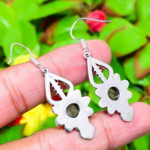 Boucles d'oreilles en pierre précieuse naturelle Labradorite 5 MM 1,70 carat |   Boucles d'oreilles de luxe pour femmes en argent sterling 925 avec sertissage à griffes |   Authentique - Product Image 2