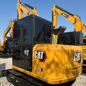 Excavadora de cadenas Cat 306 usada con pocas horas de uso, bien mantenida, ideal para pequeñas infraestructuras, renovación de jardines y trabajos de tuberías urbanas. - Product Image 1