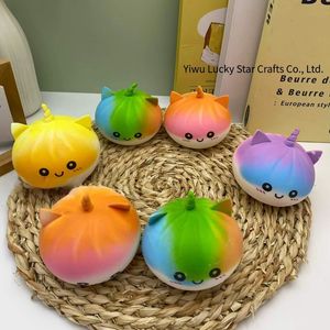 Nuevo Juguete Antiestrés de Unicornio en Forma de Bollo de Colores Arcoíris, Juguetes Blandos de Unicornio - Product Image 5