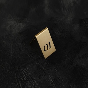 Numeri da tavolo <span class=keywords><strong>in</strong></span> ottone MAXERY scavati supporti per Reception <span class=keywords><strong>numero</strong></span> di posti per matrimoni, Bar Mitzvah, decorazioni Quinceanera, ristorante - Product Image 6