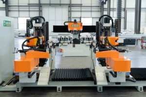 Máquina de espigado de doble extremo automática de alta eficiencia y precisión con motor para camas de madera maciza - Product Image 4