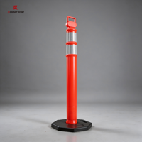 Poteau de signalisation routière flexible réfléchissant en PE de 1250 mm avec base en caoutchouc noir pour la sécurité routière
