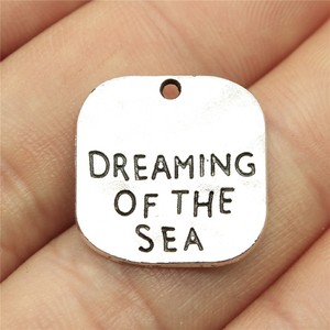 Ciondolo con Citazione 'Dreaming Sea' in Lega di Zinco <span class=keywords><strong>Argento</strong></span> Anticato, Forma Quadrata Arrotondata, per Ricordi di Matrimoni in Spiaggia - Product Image 1