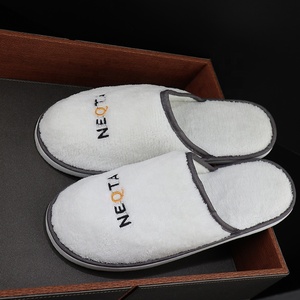 <span class=keywords><strong>Hotel</strong></span> de 5 estrellas artículos de tocador de lujo blanco personalizado suministros de <span class=keywords><strong>hotel</strong></span> de lana de coral zapatillas - Product Image 3