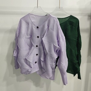 PY 2026 Nueva Colección: Cárdigan Casual Miyake con Pliegues Florales, Abotonado, Holgado, Tallas Grandes, Transpirable, Ropa al por Mayor para Verano - Product Image 1