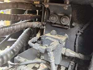 Minicargador de rueda delantera Komatsu 2. 0 usado, maquinaria de construcción de Japón, motor central, cargador de tractor, carga nominal de 3 toneladas probada - Product Image 6