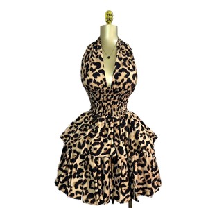 Abito <span class=keywords><strong>Corto</strong></span> Estivo 2025 Senza Maniche con Scollo all'Americana, Stampa Leopardata, Vita Arricciata e Dettagli Drappeggiati in Poliestere - Stile Dolce e Trendy per l'Esportazione - Product Image 5