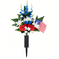 Piquet solaire décoratif patriotique avec drapeau américain, marguerites gerbera, roses et lys, pour la décoration extérieure du Jour de l'Indépendance