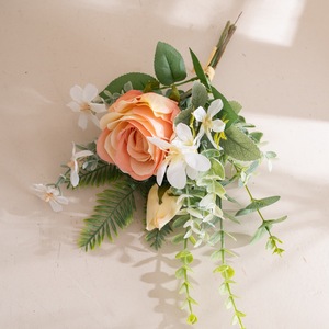 Bouquet de fleurs artificielles Rina Rose, rose et eucalyptus, tissu tissé en plastique, décoration de mariage et de maison CF01260 - Product Image 3