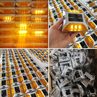 Feux de signalisation LED clignotants en aluminium à énergie solaire super lumineux, très vendus, pour la sécurité routière, marqueur de voie, piquet de route