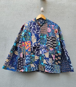 Veste d'hiver matelassée en coton imprimé à la main, style bohème ethnique pour femme, cadeau élégant pour elle - Product Image 1