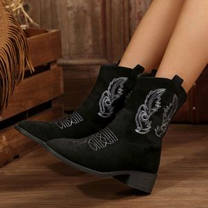 Nouvelles bottes courtes à talon épais pour femmes, automne/hiver 2025, style rétro brodé, bottes de cow-boy occidentales - Product Image 4