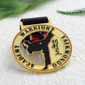 Médaille personnalisée en métal émaillé en alliage de zinc doré, médaille ronde dorée creuse 3D à double face pour le taekwondo - Product Image 2