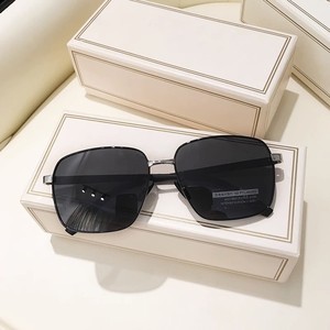 แว่นกันแดดยูวี400 แบบไล่เฉดสี กรอบทอง แฟชั่นหรูหราทันสมัย ขายส่งสำหรับผู้ใหญ่ ผลิตในจีน - Product Image 2