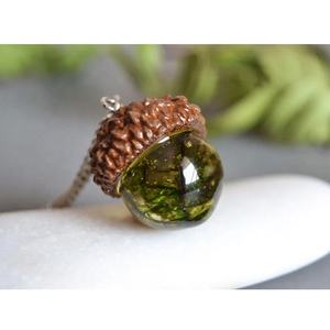 Collana Minimalista con Pendente in Resina Ecologica, <span class=keywords><strong>Ghianda</strong></span> e Muschio Essiccato Preservato - Product Image 4