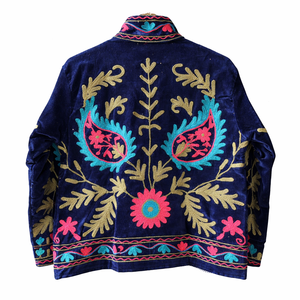 เสื้อแจ็คเก็ตวาร์ซิตี้ปักมือลายเรขาคณิต งานฝีมือประณีต ผ้าฝ้ายระบายอากาศดี เหมาะสำหรับแฟชั่นบูติก - Product Image 1