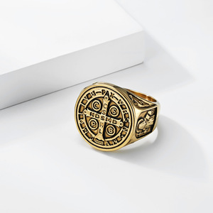 Anillo de hombre de acero inoxidable con cruz de San Benito exorcista, estilo punk cristiano, con baño de oro/plata/oro de 18K para uso diario - Product Image 4
